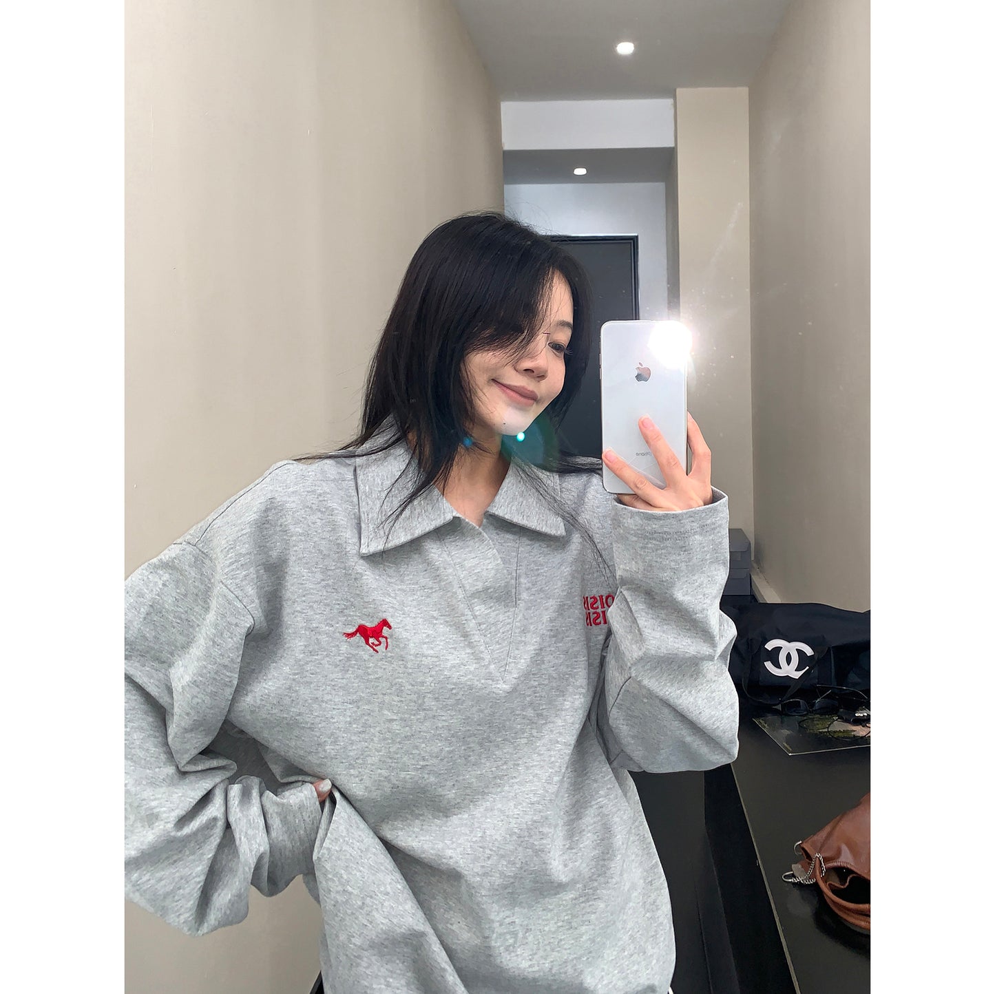 美式Vネック 刺繍入り コットン長袖Tシャツ（オーバーサイズ）（AVN072）