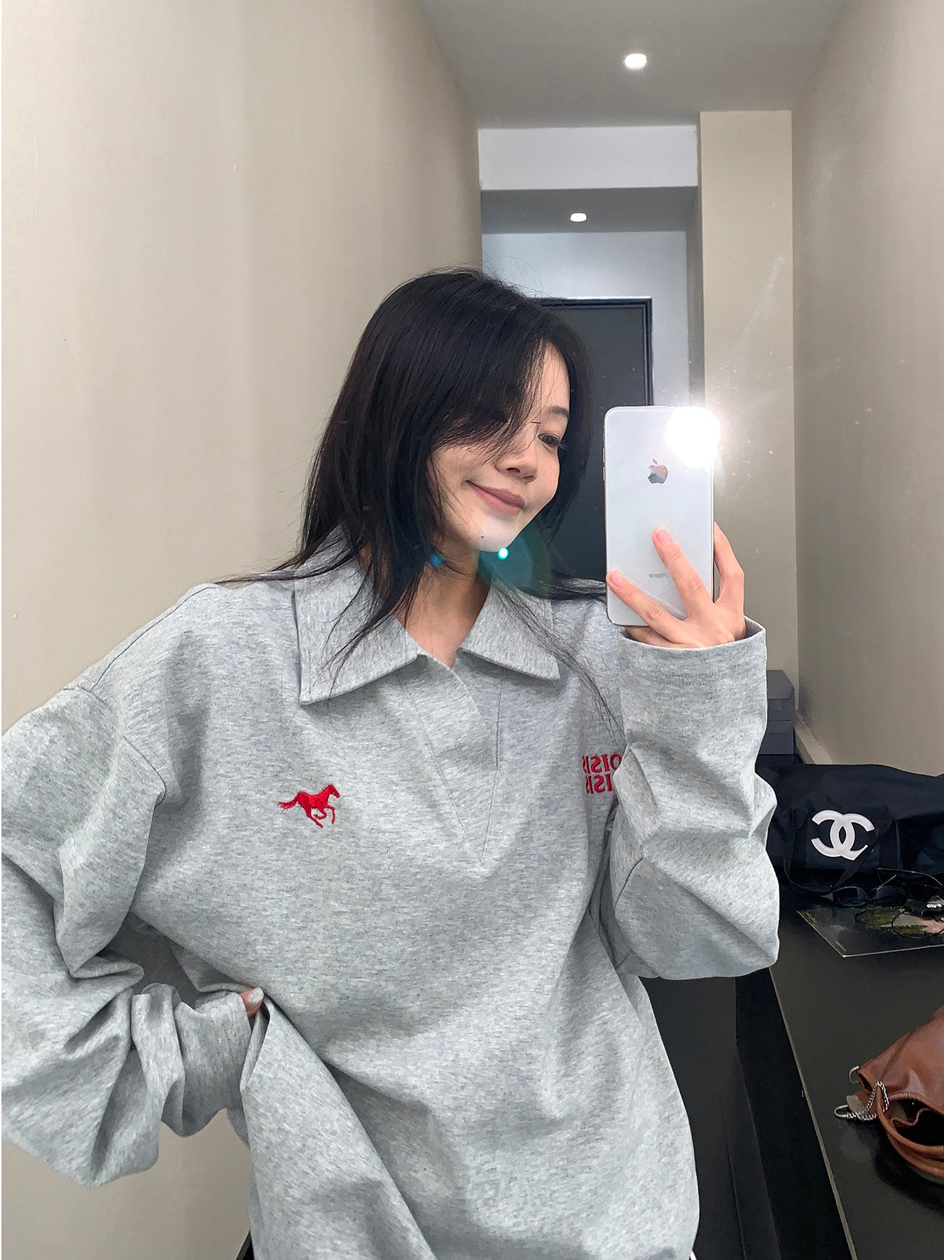 美式Vネック 刺繍入り コットン長袖Tシャツ（オーバーサイズ）（AVN072）