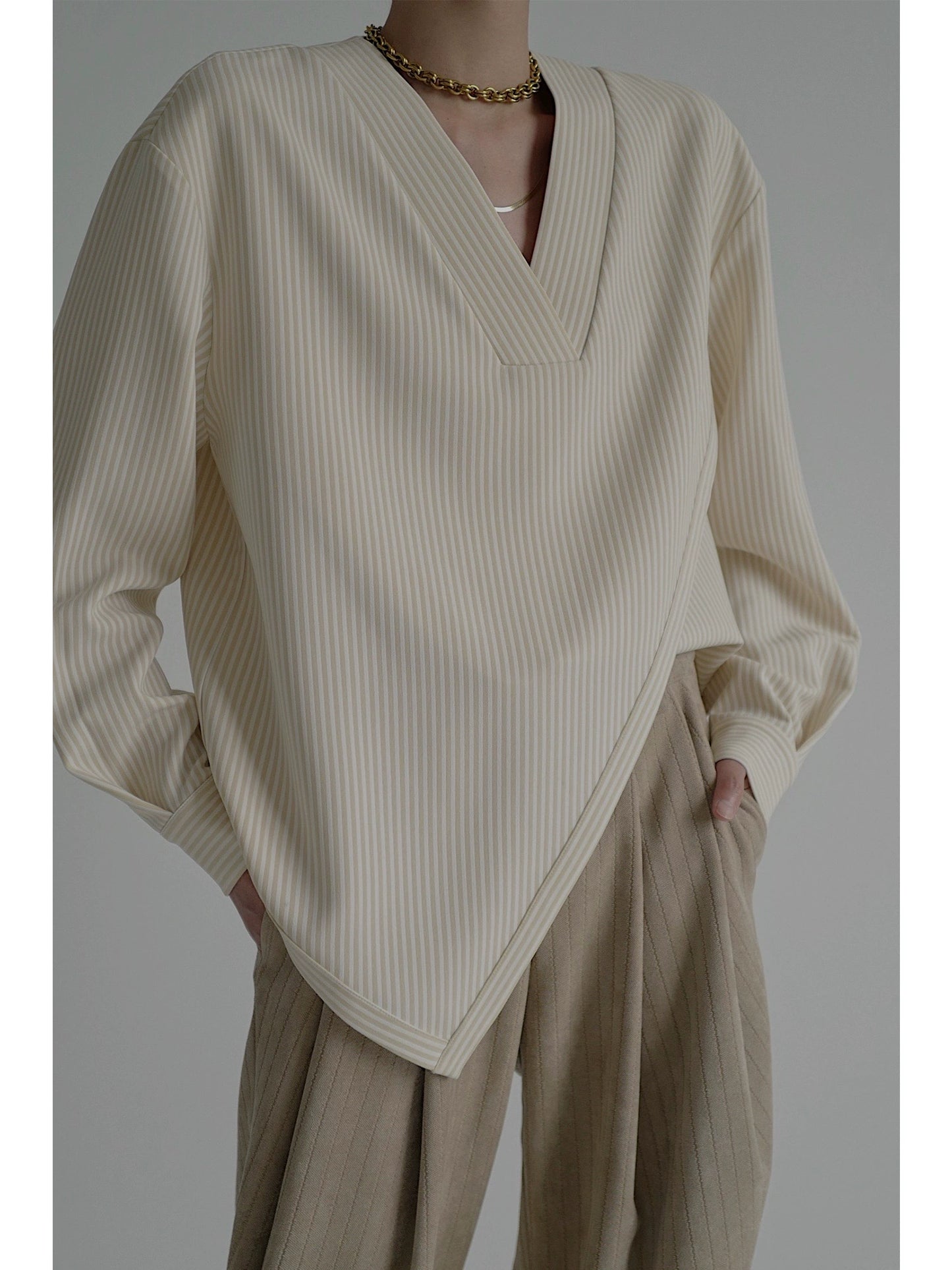 デザインブラウス｜Vネック 長袖 モードカジュアル トップス(CZ321)