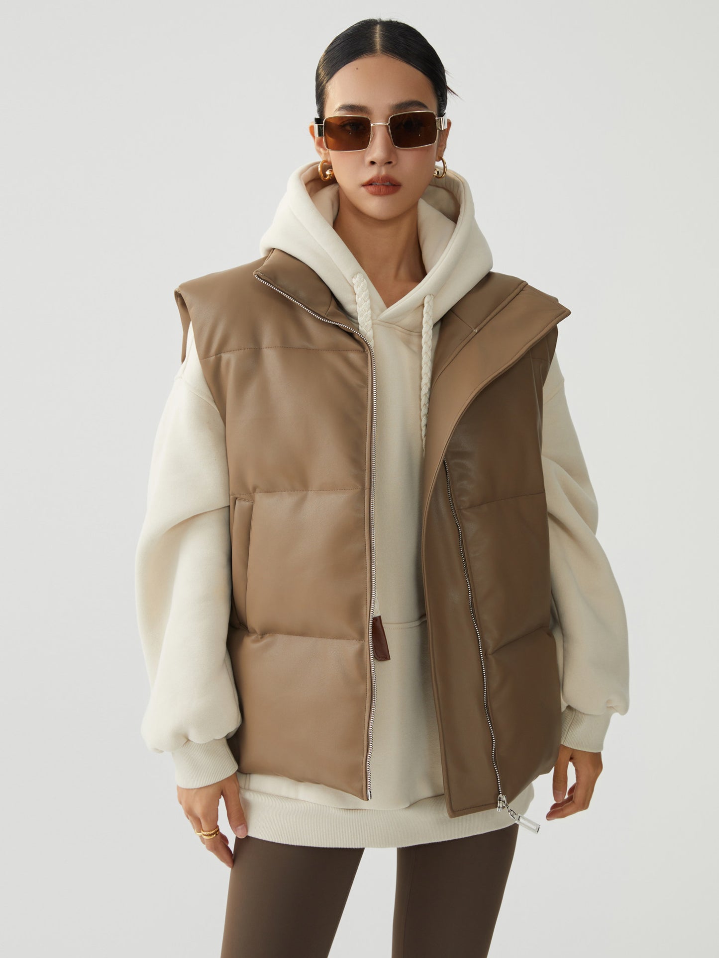 ショート丈 中綿ベスト（AVN032）