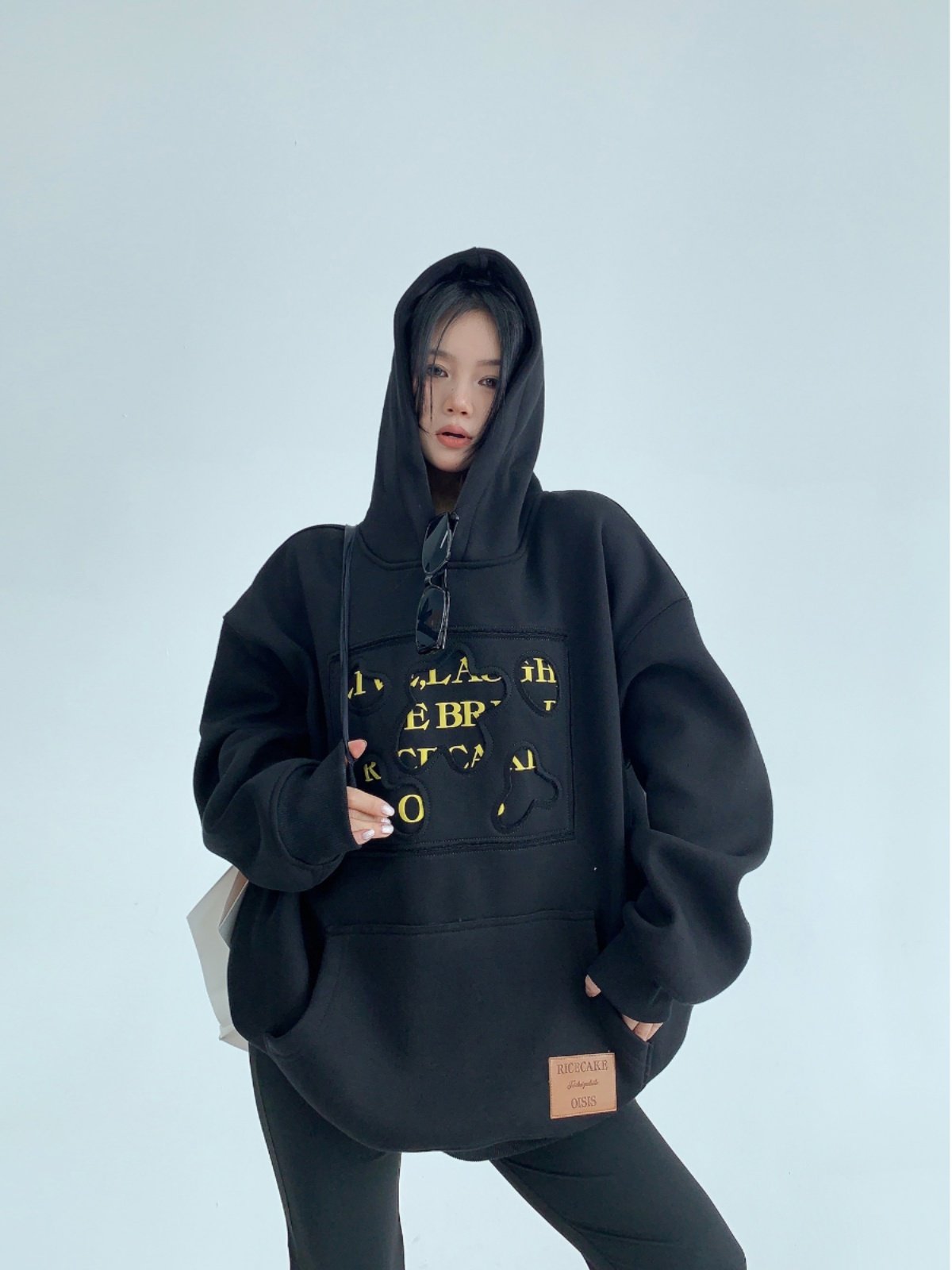 貼布・ダメージ刺繍 裏起毛 オーバーサイズ フーディ（AVN063）