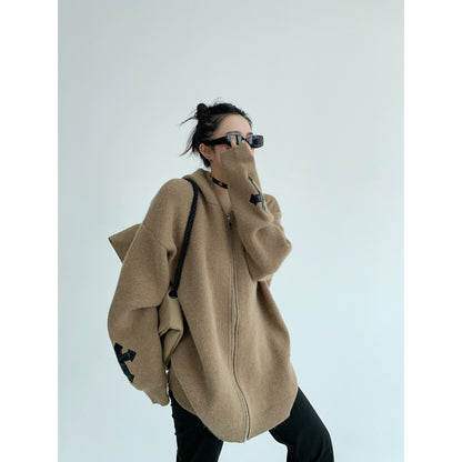 刺繍パッチ付き オーバーサイズ ニットフーディ外套（AVN059）