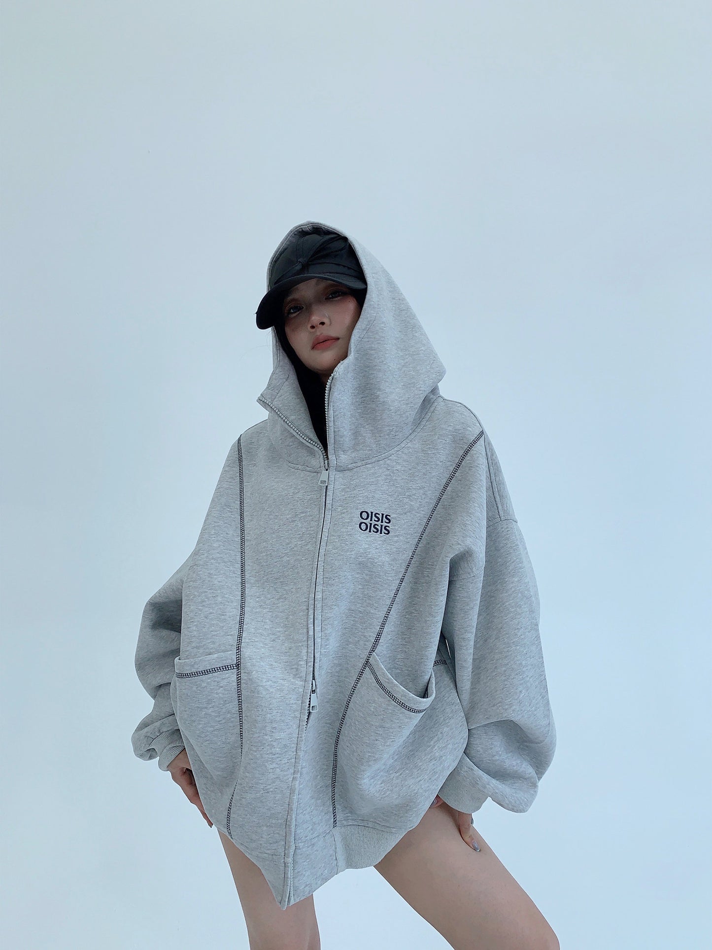 刺繍ロゴ入り オーバーサイズ ジップアップフーディ（AVN069）