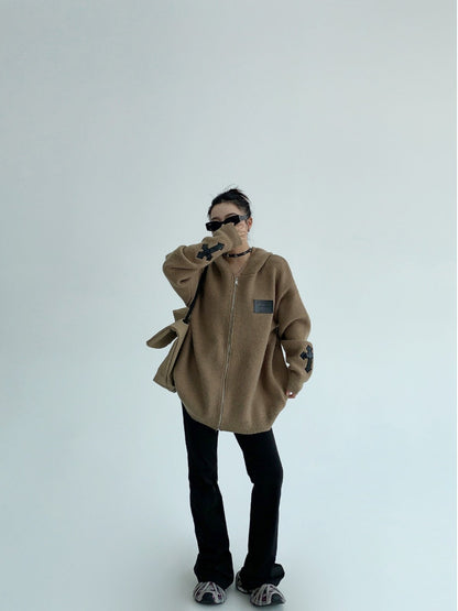 刺繍パッチ付き オーバーサイズ ニットフーディ外套（AVN059）