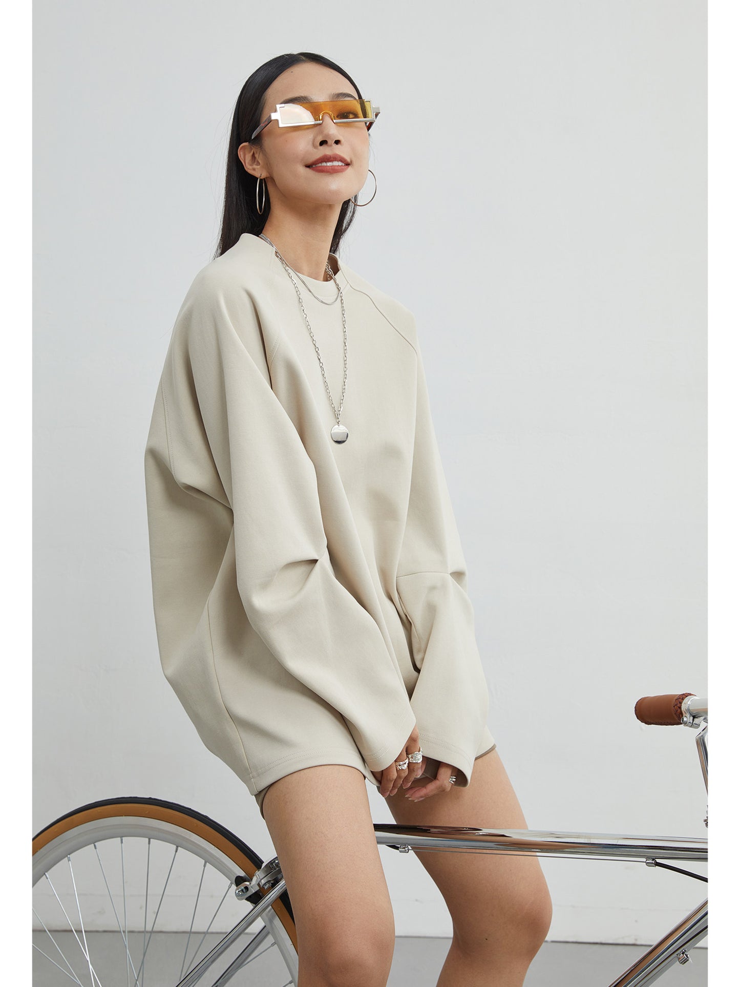 羊角スリーブデザイン 長袖ゆるTシャツ（AVN022）