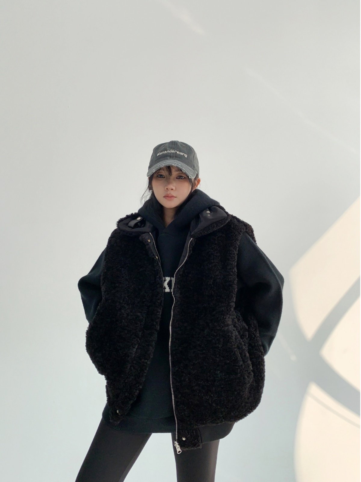 刺繍入り 双面着用 ボア中綿ベスト（ブラック）（AVN067）