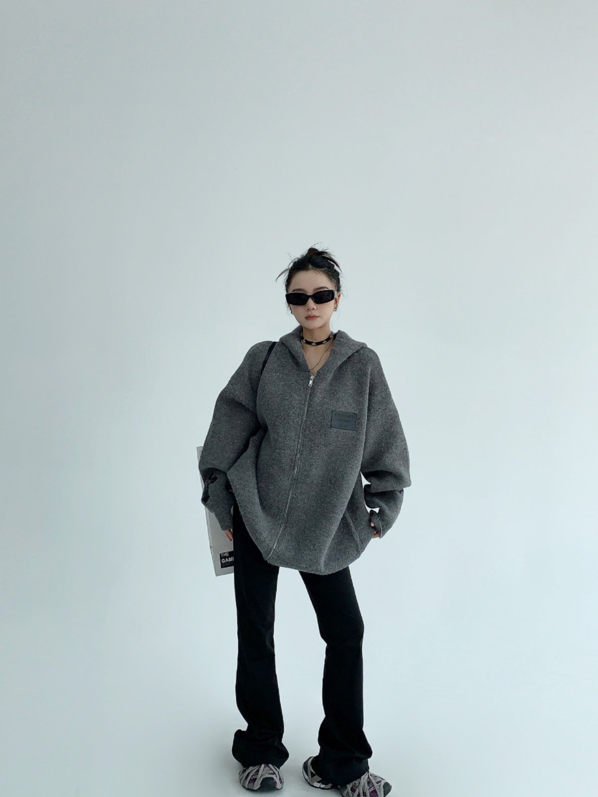 刺繍パッチ付き オーバーサイズ ニットフーディ外套（AVN059）