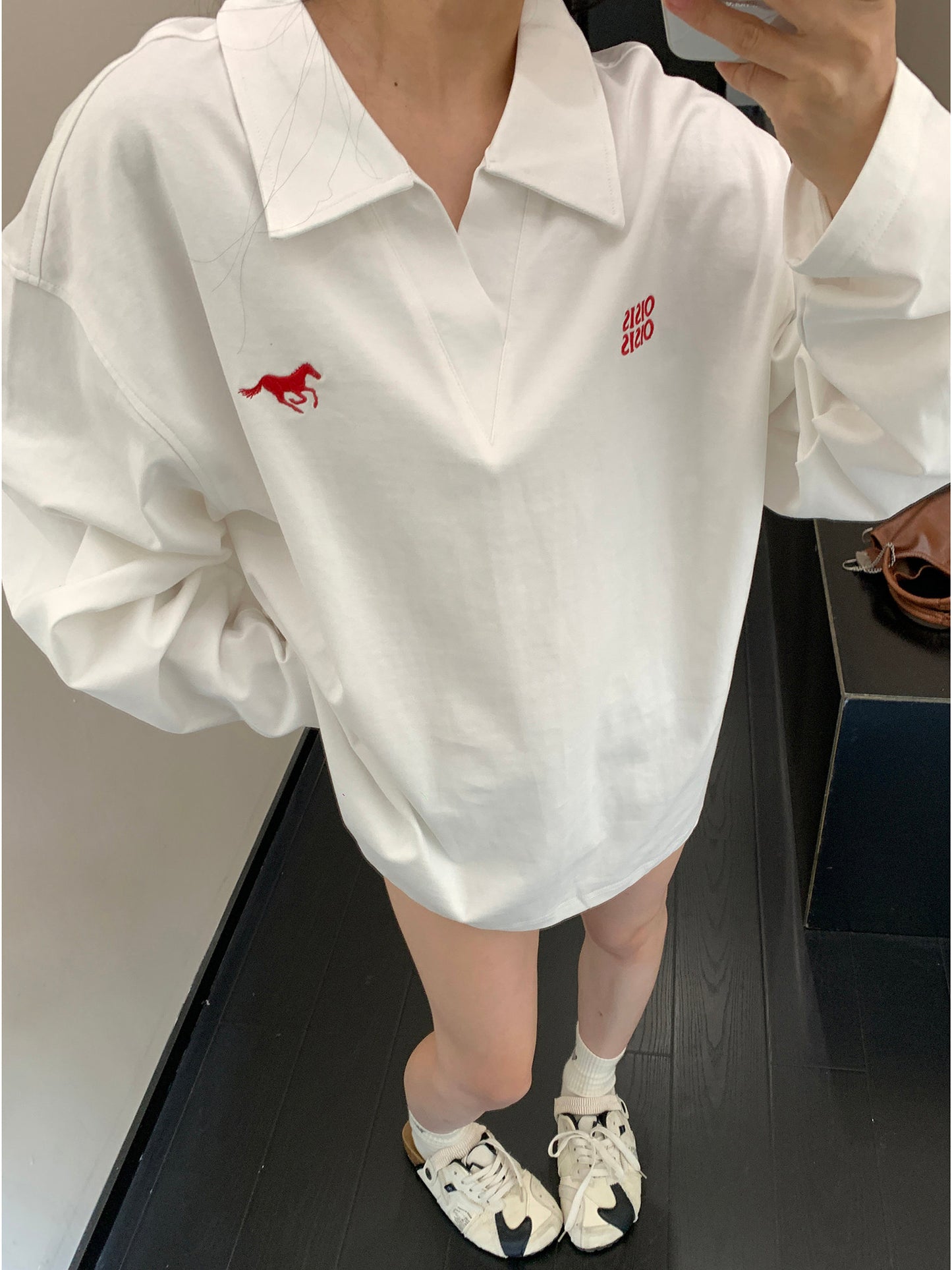 美式Vネック 刺繍入り コットン長袖Tシャツ（オーバーサイズ）（AVN072）