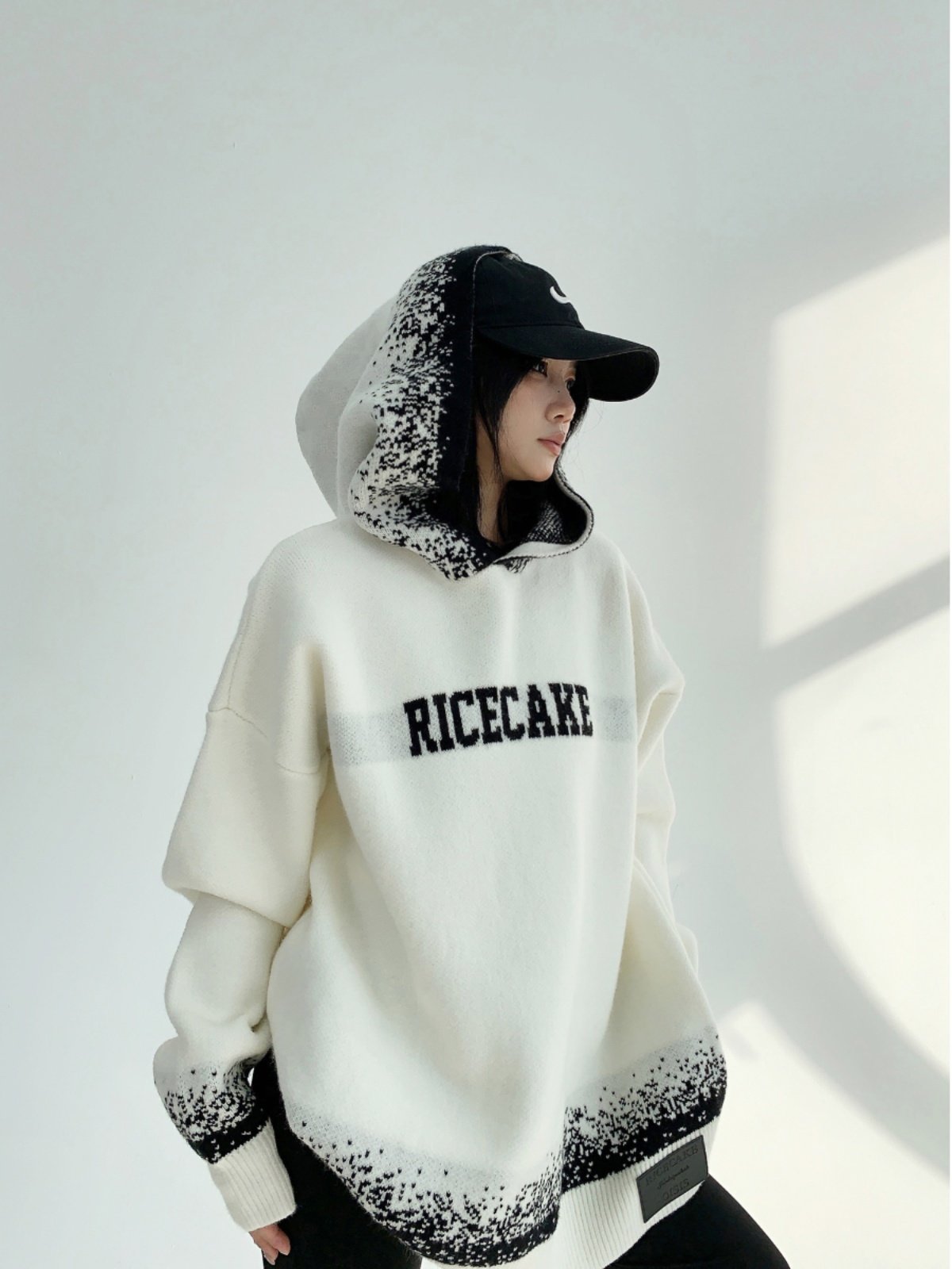 AVYN 慵懒ムード 高級感オーバーサイズ フード付きニットプルオーバー（AVN045）