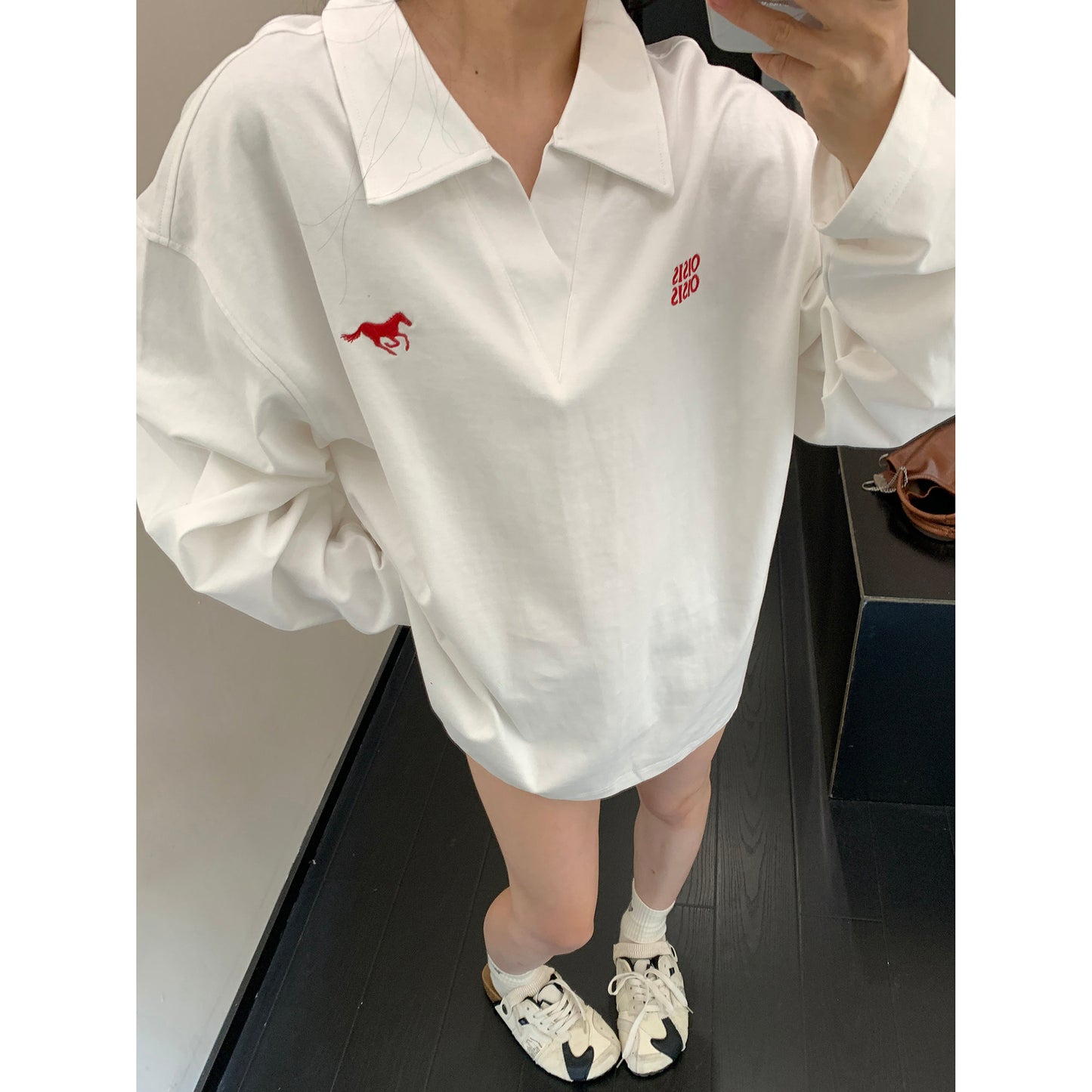 美式Vネック 刺繍入り コットン長袖Tシャツ（オーバーサイズ）（AVN072）