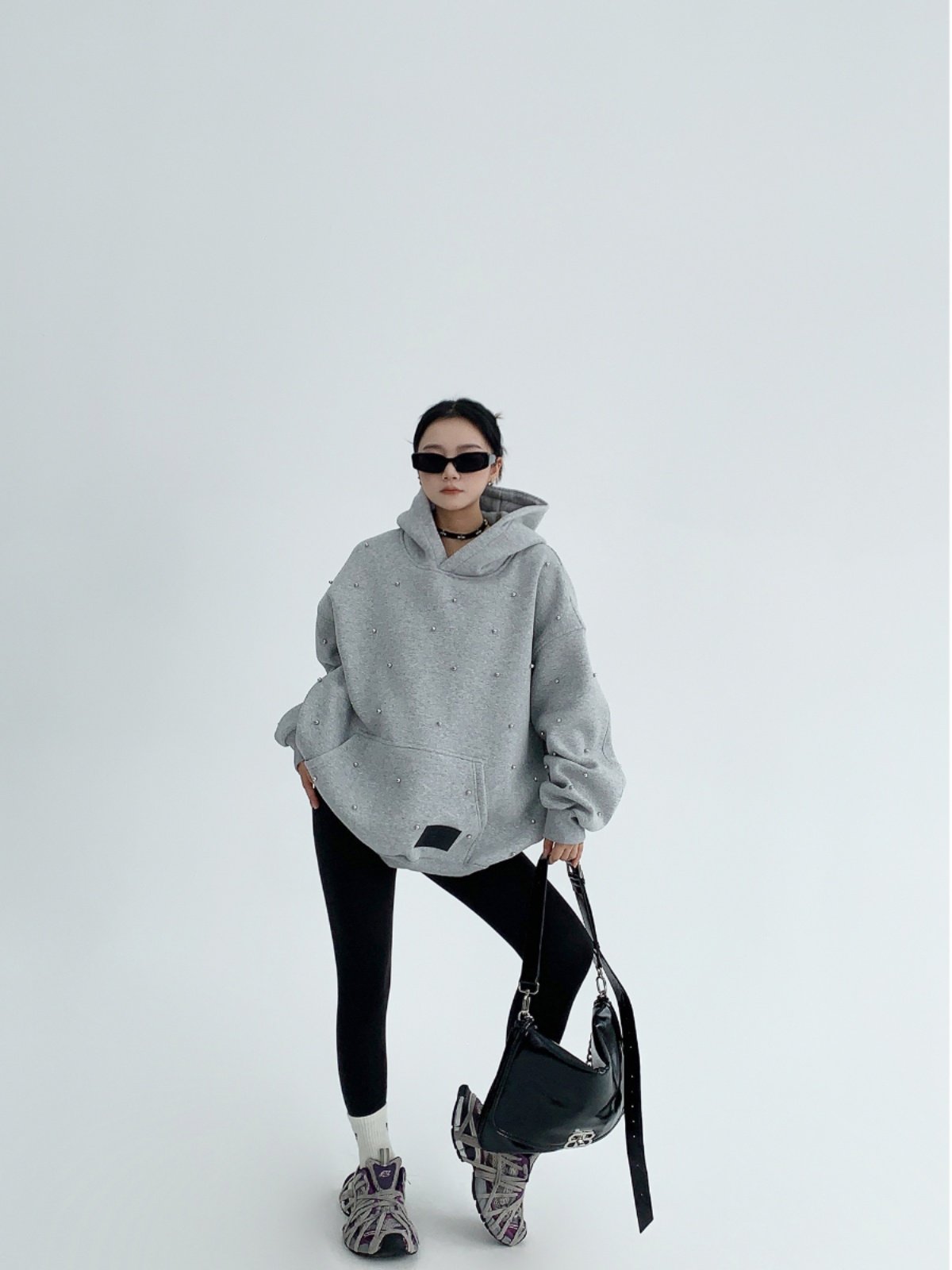 重磅スタッズ装飾 裏起毛 オーバーサイズ フーディ（AVN068）