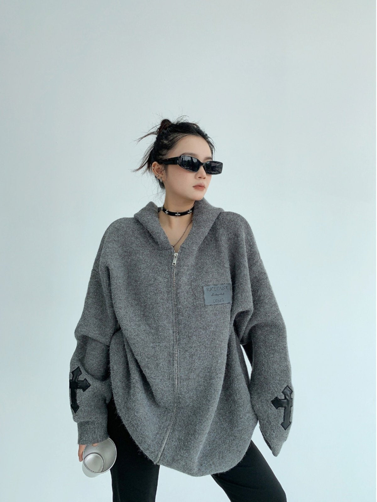 刺繍パッチ付き オーバーサイズ ニットフーディ外套（AVN059）