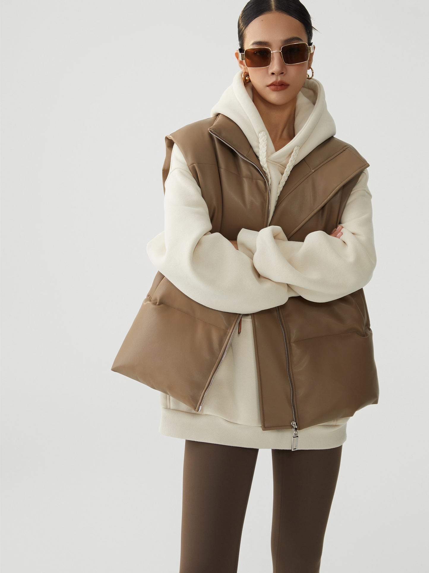 ショート丈 中綿ベスト（AVN032）