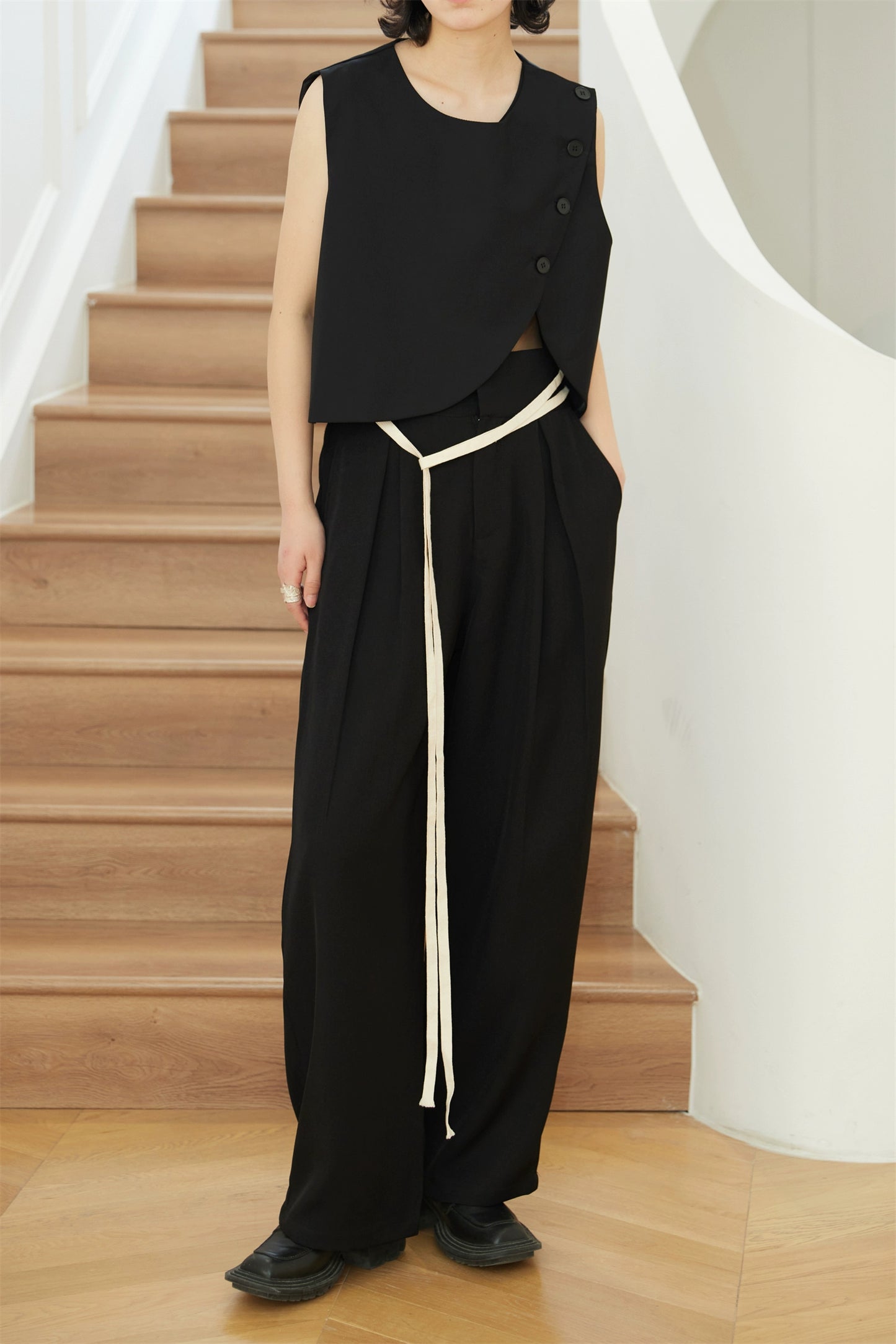 アシンメトリーデザインベスト｜ショートベスト（HU301）