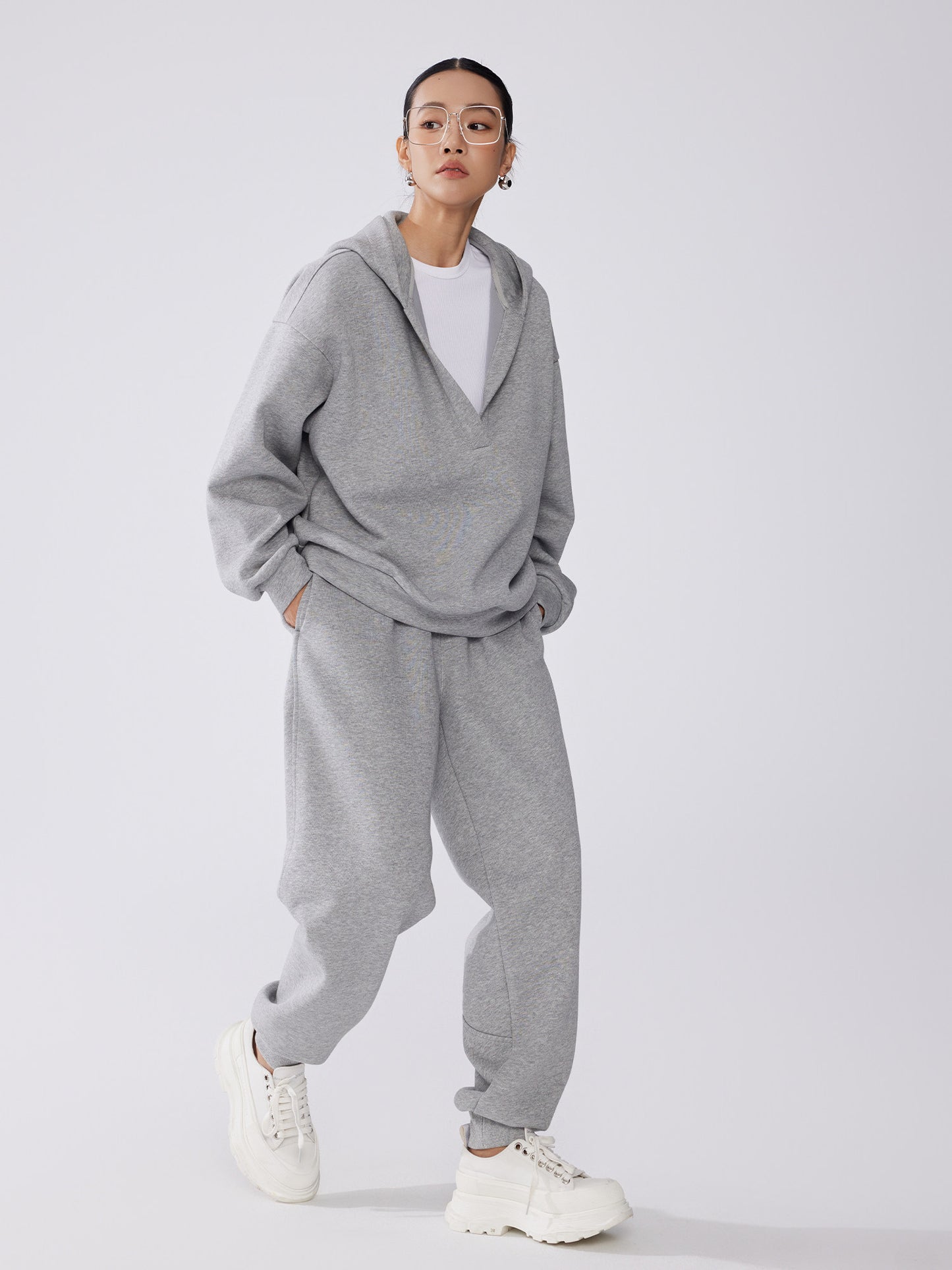 Vネックフーディ＋ジョガーパンツ（別売り）（AVN037）