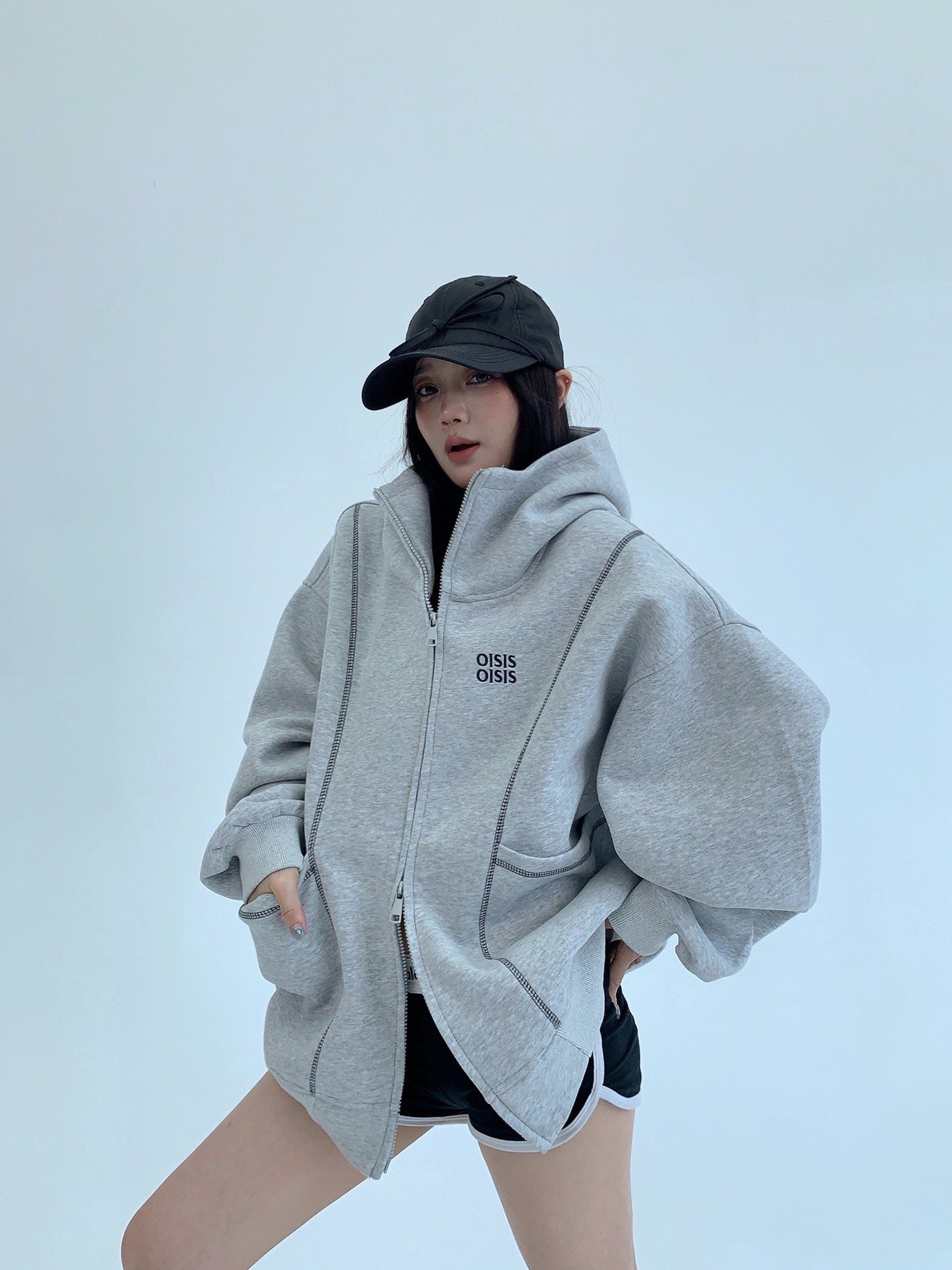 刺繍ロゴ入り オーバーサイズ ジップアップフーディ（AVN069）