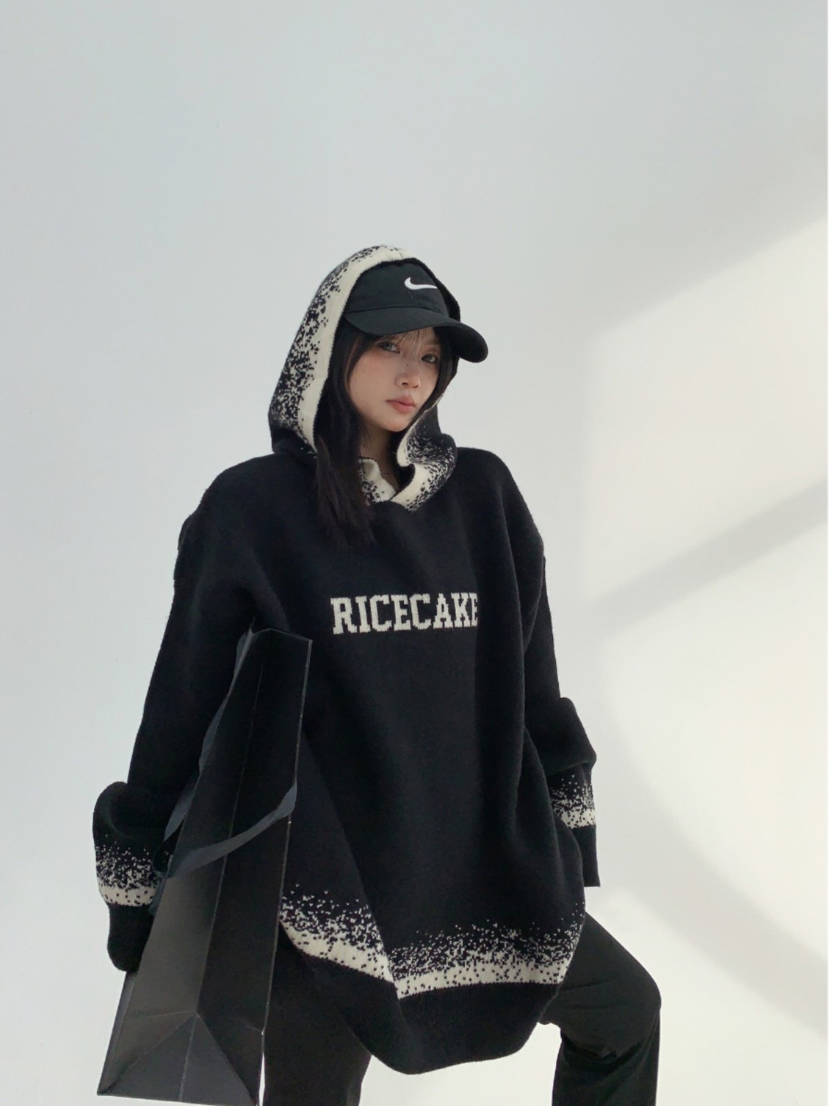 AVYN 慵懒ムード 高級感オーバーサイズ フード付きニットプルオーバー（AVN045）