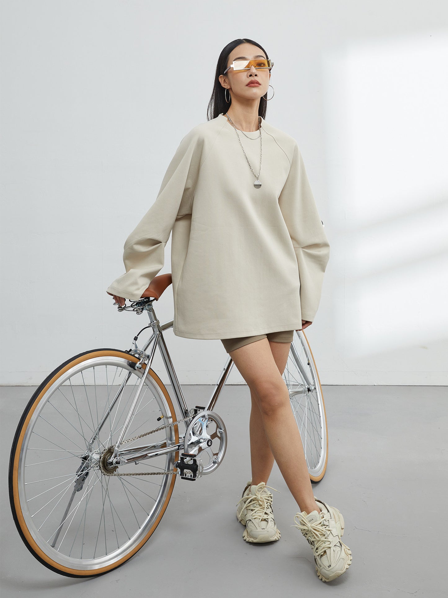 羊角スリーブデザイン 長袖ゆるTシャツ（AVN022）