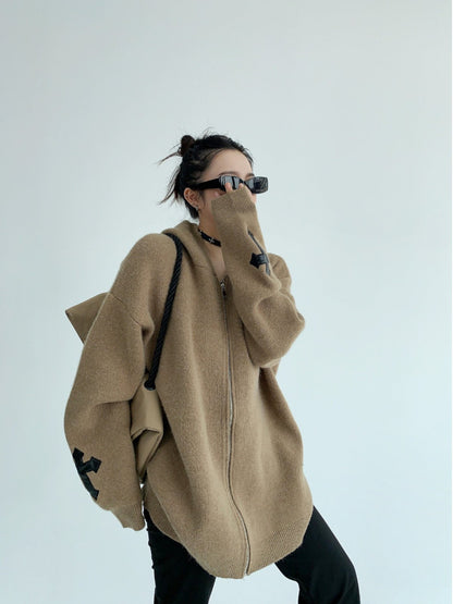 刺繍パッチ付き オーバーサイズ ニットフーディ外套（AVN059）